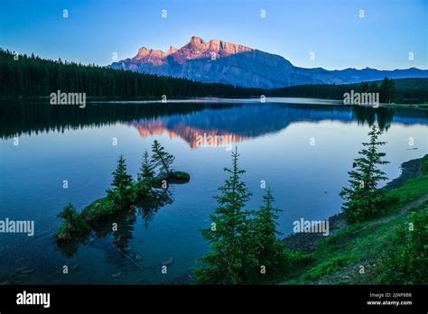 Two Jack Lake Banff National Park Alberta Canada Stock Photo Alamy