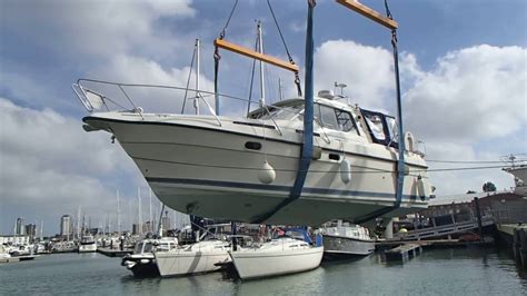 Lifting At Gosport Boatyard Youtube