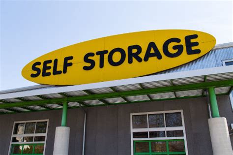 How Using Business Self Storage Can Benefit Your Company Small