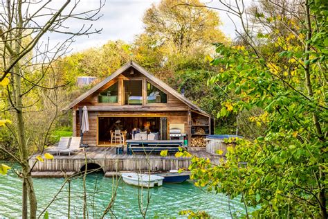 15 of the Best Cabins by a Lake