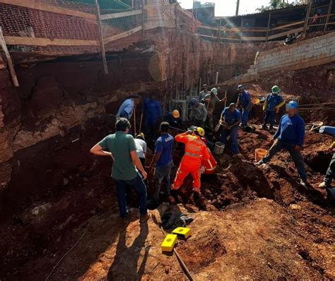 Desabamento deixa três operários mortos em MG