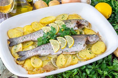 Trucha Al Horno Con Patatas Jugosa Y Perfecta Para Hacer Paso A Paso