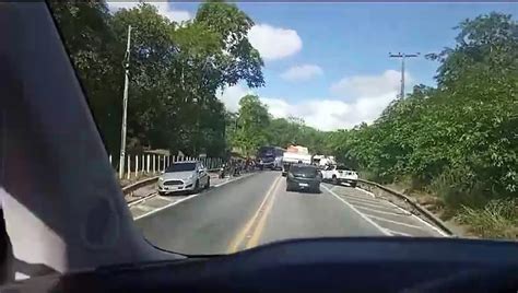 Colisão Entre Carro E ônibus Deixa Trânsito Lento Em Satuba Vídeo