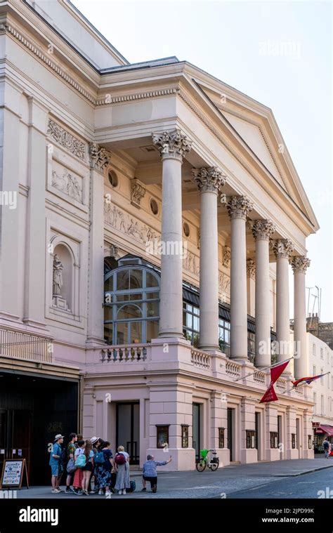 The Royal Opera House, Covent Garden, London, UK Stock Photo - Alamy