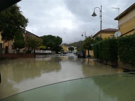 Allagamenti A Caulonia Marina Il Sottopasso Ferroviario Sommerso Dall