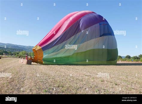 Hot Air Balloon Flight In The Vaucluse Above The Village Of Roussillon France Stock Photo Alamy