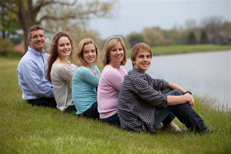 Photography | Family portrait poses, Photography poses family, Adult ...