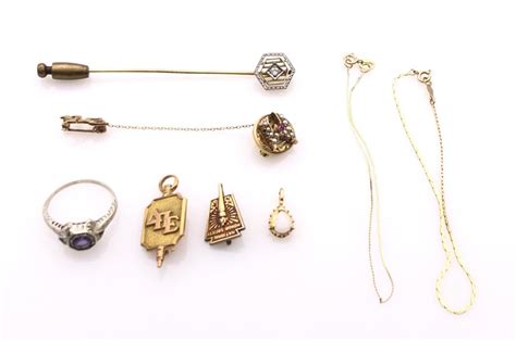 Lot - LOT OF 8 ASSORTED 10K, 14K, 18K GOLD JEWELRY