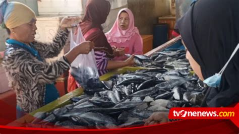 Cuaca Buruk Landa Perairan Utara Probolinggo Picu Harga Ikan Melambung