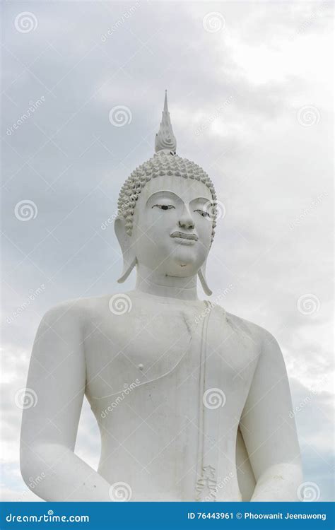 Estatua Blanca De Buddha Imagen De Archivo Imagen De Buda 76443961