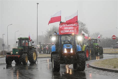 Rolnicy Blokuj Drogi W Kt Rych Regionach Polski B D Dzi Utrudnienia