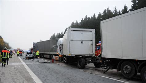 Holzkirchen A Nach Lkw Unfall Gesperrt