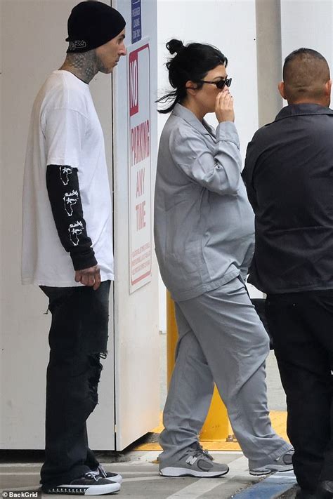 PICTURED Pregnant Kourtney Kardashian And Travis Barker Are Seen