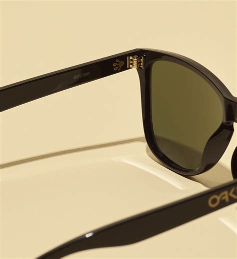 Oakley | Frogskins 35th Anniversary Collection Sunglasses – Runout.com