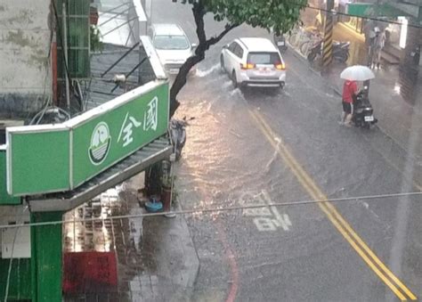 （水深片）北北桃大雷雨來襲多處積水車輛拋錨！ 雙北11區「淹水警戒」