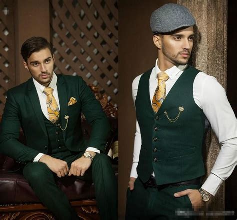 2017 New Color Hot Recommend Dark Hunter Green Groom Tuxedos Notch