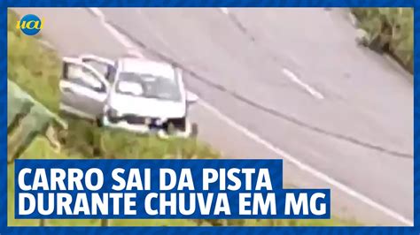 Carro perde controle e sai da pista durante chuva em MG Vídeo Dailymotion