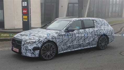 Mercedes-Benz E-Class Estate Spied With PHEV Powertrain