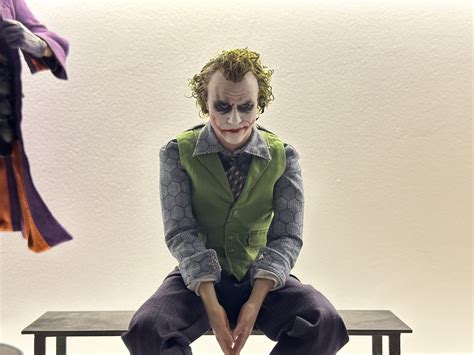 Hot Toys The Dark Knight Joker DX Artisan Sculpted Scale Figure Page Collector