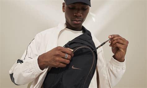 Nike Sportswear Essentials Sling Bag 8l Nike Cz