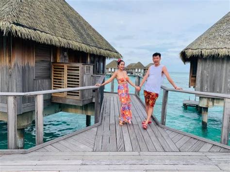 Ốc Thanh Vân diện bikini bốc lửa khi du lịch cùng chồng tại đảo thiên đường Maldives