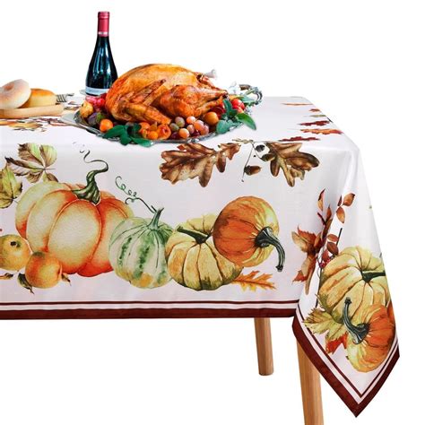 25 Thanksgiving Tablecloths That Make for a Stylish Holiday Feast