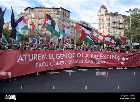 Barcelona España 21 de octubre de 2023 La bandera de la unidad con