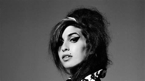 Amy Winehouse Black And White Wallpaper