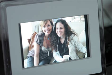 how to put a picture in a picture frame