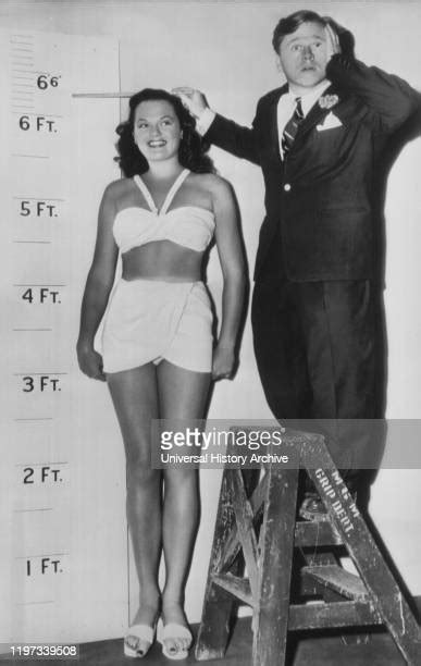 Short Man Tall Woman ストックフォトと画像 Getty Images