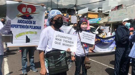 Pacientes Realizan Plantones Frente A Hospitales Por Falta De Medicinas