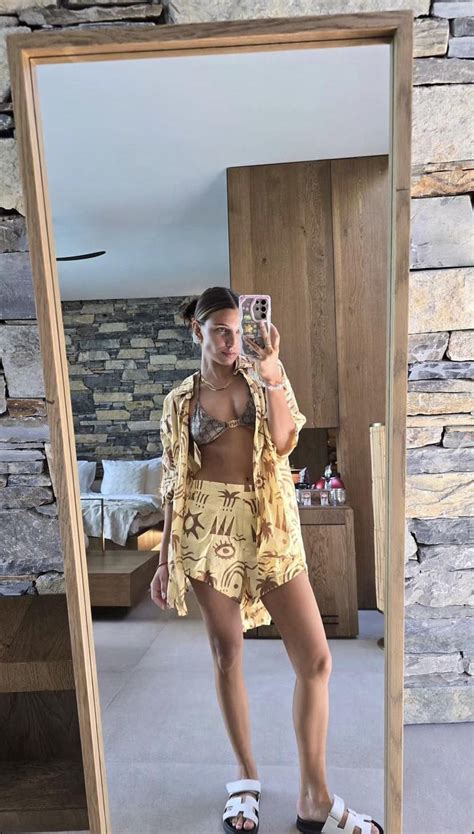 Julia Wieniawa kusi idealną figurą w bikini na wakacjach Pokazała egzotyczne luksusy