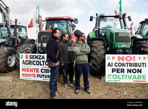 Protesta Dei Trattori Degli Agricoltori Hi Res Stock Photography And