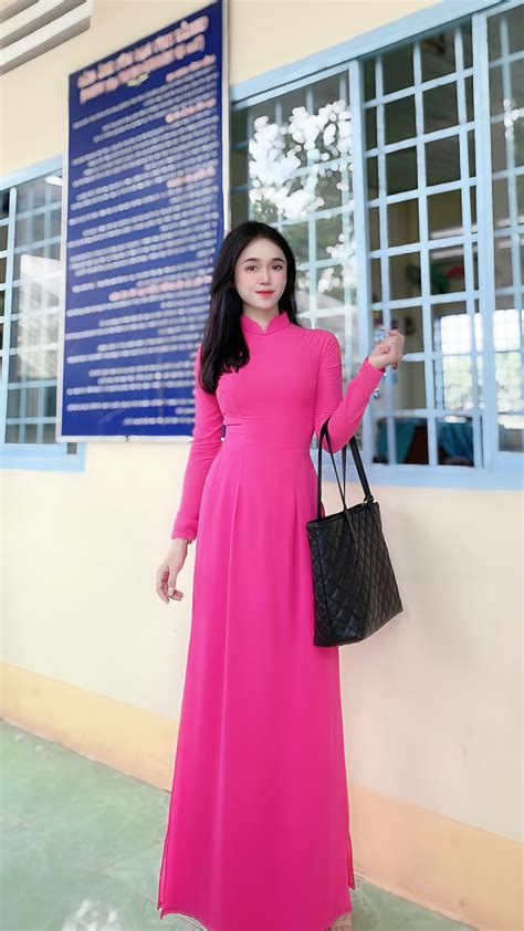 Cô giáo tiểu học đang hot TikTok: Mặt xinh - dáng đỉnh, BST áo dài đi ...