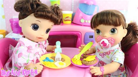 BABY ALIVE OLIVIA E AMANDINHA COMENDO CAFÉ DA MANHÃ DE MASSINHA PLAY