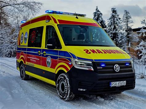 Nowy ambulans dla Bieszczadzkiego Pogotowia Ratunkowego Pojazd trafił