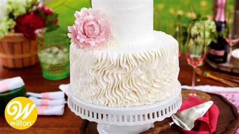 How To Pipe Buttercream Ruffles Youtube