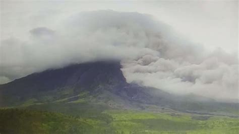 Gunung Semeru Di Lumajang Kembali Erupsi Kolom Letusan 1500 Meter