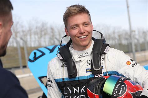 Automobile Vidéo Yann Ehrlacher est impatient de courir une manche