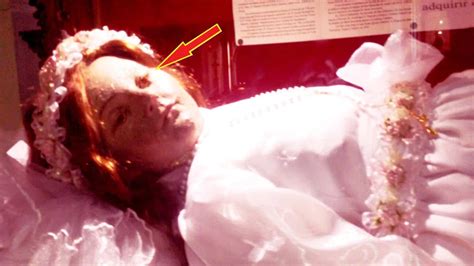 300 Year Old Preserved Body Of A Child Saint Opens Her Eyes In Chilling