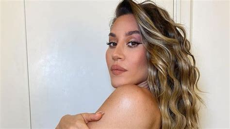 Jimena Barón cada vez más hot topless y pantalones bajos Exitoina