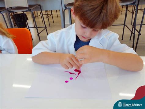 Produzindo tinta invisível no Laboratório de Ciências Colégio Madre