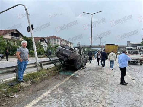 Bariyerlere çarparak takla attı 1 yaralı Medyabar