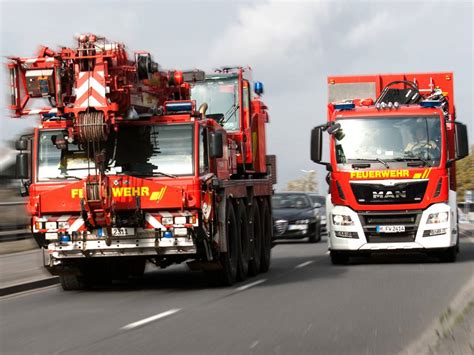 Fwk Und Wlf Mit Ab Kran Fahrzeuge Symbolbilder Feuerwehr