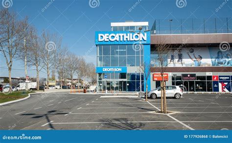 Decathlon Belgrade Serbia Foto De Archivo Editorial Imagen De