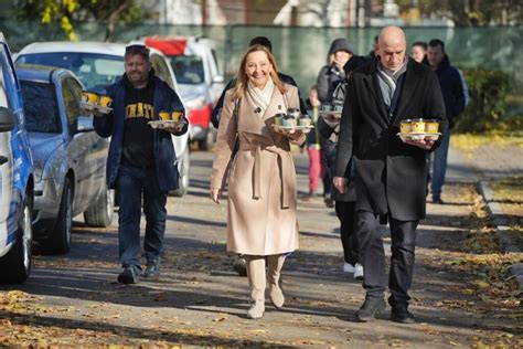 Lasconi cafea la vot Galerie foto cu candidați la vot alegeri