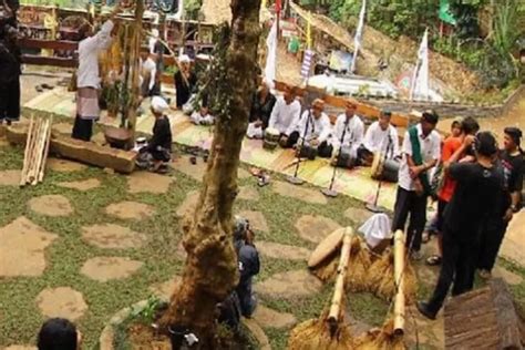 Berwisata Ke Kampung Adat Kuta Yang Unik Tradisi Yang Lestari Dari