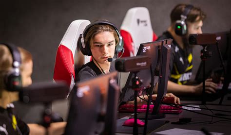 Navi Flyquest Esl Pro League Season Ua