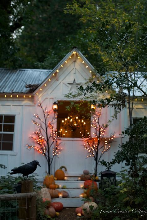 Simple Beautiful Autumn Spooky Barn Decor - French Country Cottage