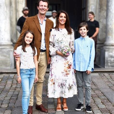 Joaquín y Marie de Dinamarca y sus hijos Enrique y Athena de Dinamarca